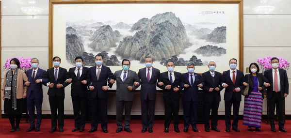 王毅会见东盟国家驻华使节