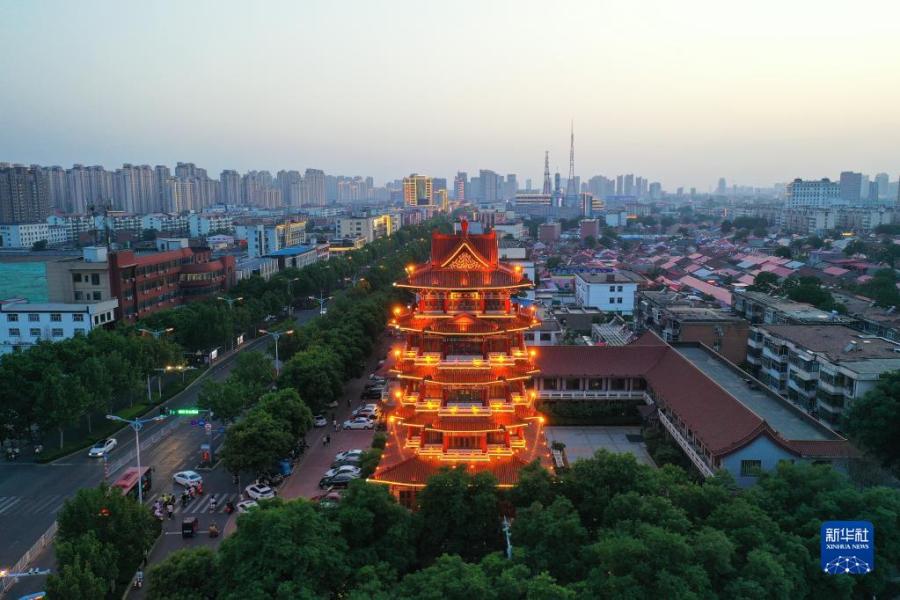 滄州市京杭大運(yùn)河畔的清風(fēng)樓（5月15日攝，無(wú)人機(jī)照片）。