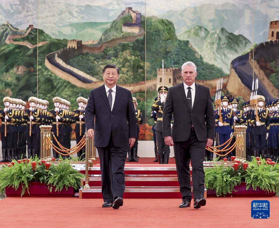 习近平同古巴共产党中央委员会第一书记、古巴国家主席迪亚斯-卡内尔举行会谈