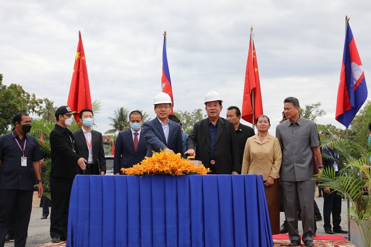 美国在东盟大搞阵营对抗，柬埔寨首相却做了这个决定