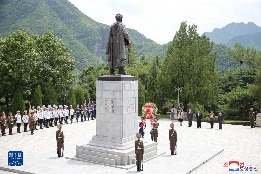 金正恩参谒中国人民志愿军烈士陵园 金正恩参谒中国人民志愿军烈士陵园