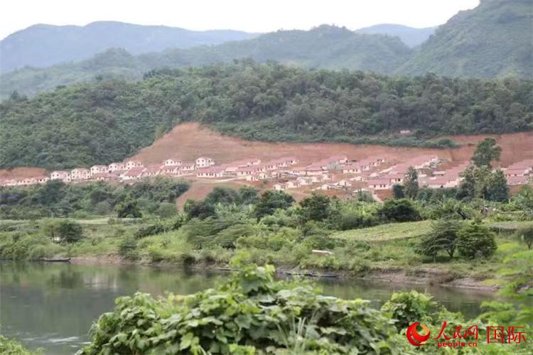 中老铁路搬迁安居村小学生：我想坐火车去中国