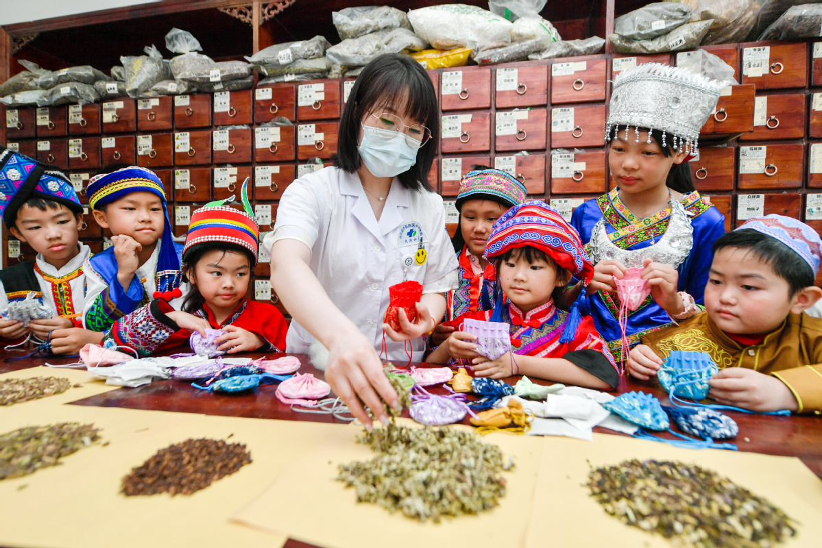 各地多彩民俗迎端午