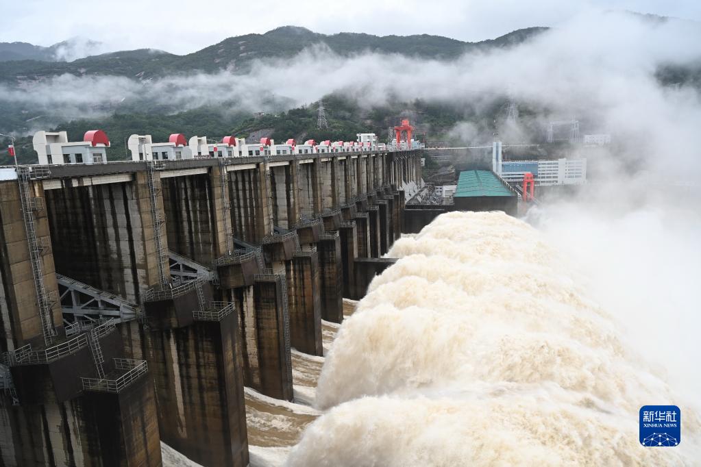 福建水口水電站持續(xù)多日開閘泄洪