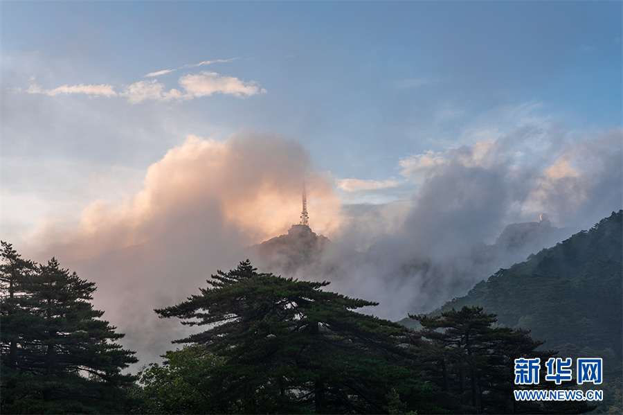 秋日黄山 云蒸霞蔚