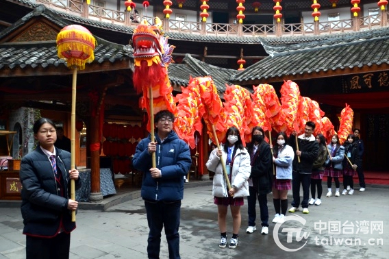 上海臺(tái)商子女學(xué)校師生在川體驗(yàn)天府文化魅力