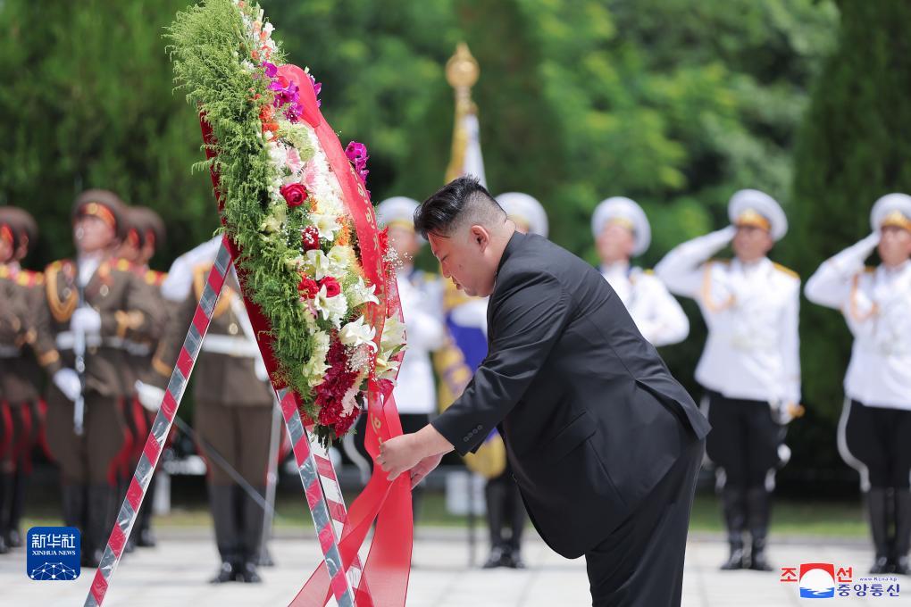 金正恩参谒中国人民志愿军烈士陵园 金正恩参谒中国人民志愿军烈士陵园
