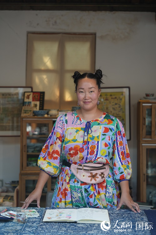 胡同里的外国艺术家：为北京画一本“纪念册”