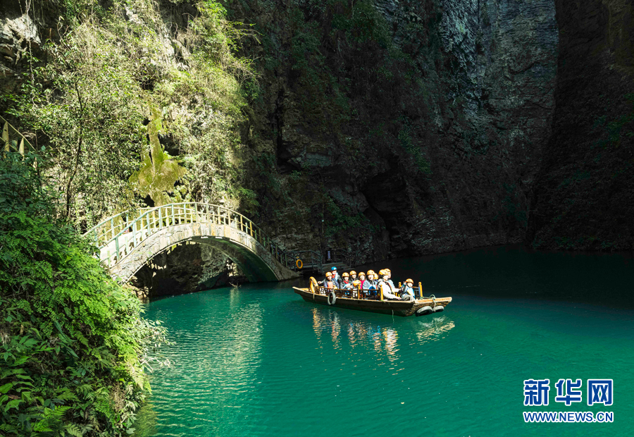 新春旅游热 屏山峡谷美景醉游人