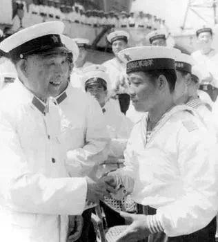 人民海军，生日快乐！