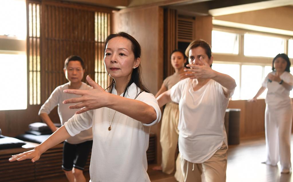 踏上归途：当芭蕾舞者遇见太极文化