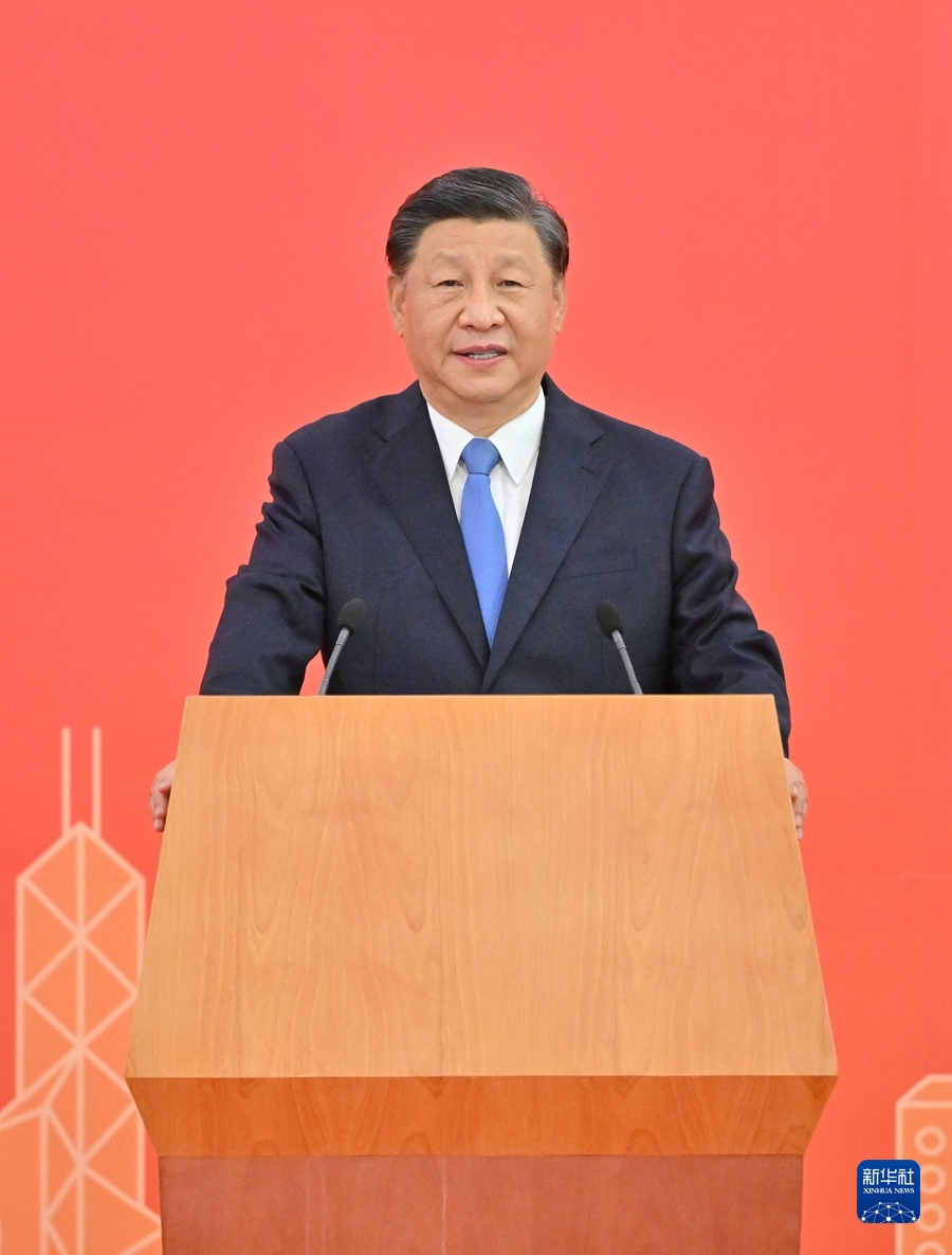 习近平抵达香港出席庆祝香港回归祖国25周年大会暨香港特别行政区第六届政府就职典礼并视察香港