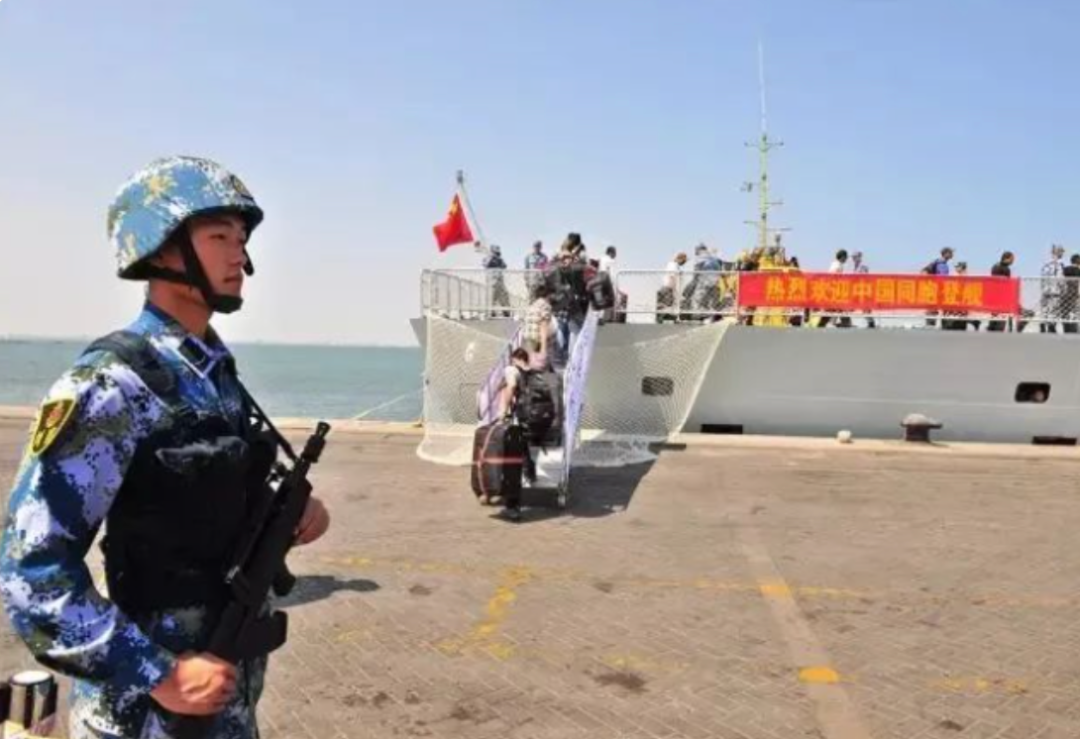 人民海军，生日快乐！