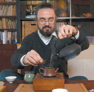 以茶为媒，推动文明交流互鉴