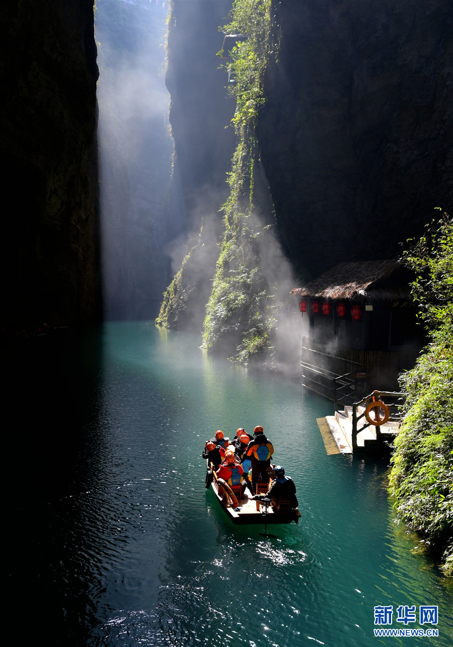 新春旅游热 屏山峡谷美景醉游人