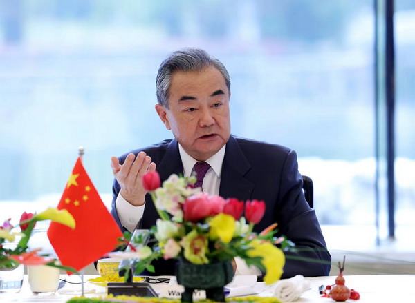 王毅会见东盟国家驻华使节