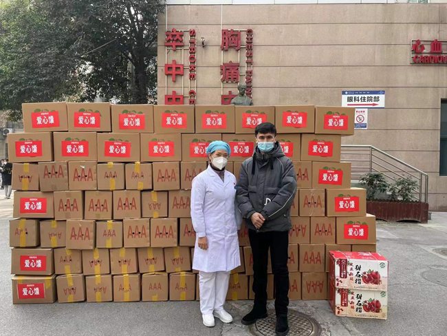 倾“馕”相助 新疆小伙儿跨越3400公里送来抗疫问候