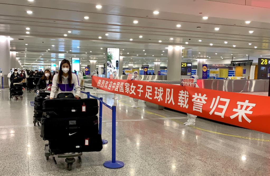 “铿锵玫瑰”精神是不言弃，想追赶欧美要提高自信——独家专访中国女足主教练水庆霞