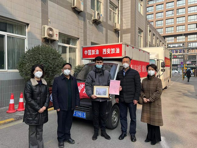 倾“馕”相助 新疆小伙儿跨越3400公里送来抗疫问候