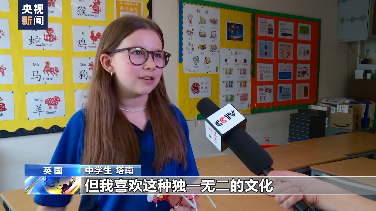 寓教于乐 英国学生中文课上体验端午文化