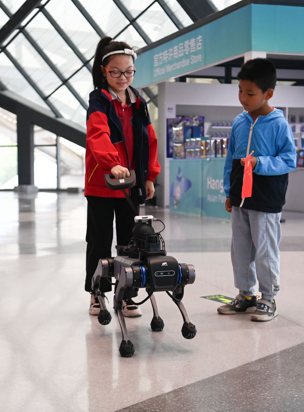 智能仿生手、“机器小狗”……一起认识杭州亚残运会上的科技宝藏 智能仿生手、“机器小狗”……一起认识杭州亚残运会上的科技宝藏